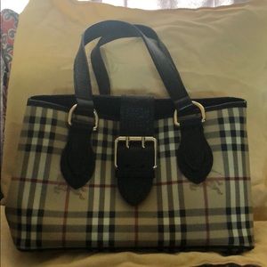 Burberry purse